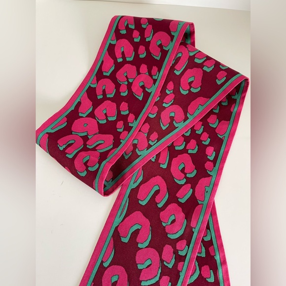 Louis Vuitton Leopard 100% Silk Twilly - Picture 4 of 8